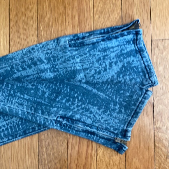 Free People Feather Print Skinny Jeans NWT - Picture 7 of 7